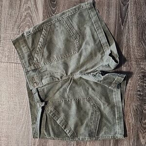 ♥️ Supplies stretch Utility Shorts ♥️